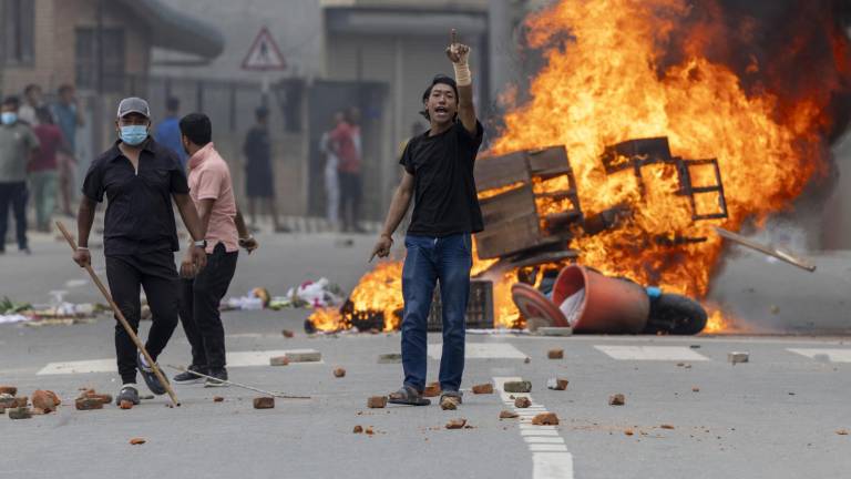 Muere quemada la esposa del ex primer ministro de Nepal durante un ataque a su vivienda
