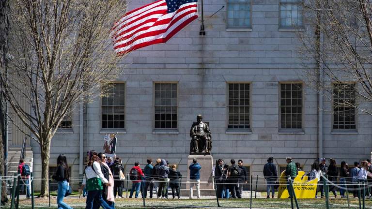 Trump anuncia fin de todos los contratos federales con la Universidad de Harvard: así avanzan los ataques