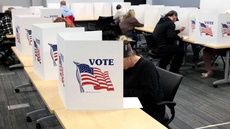EE. UU. abre centros de votación para la elección entre Kamala Harris y Donald Trump, con estrictas medidas de seguridad