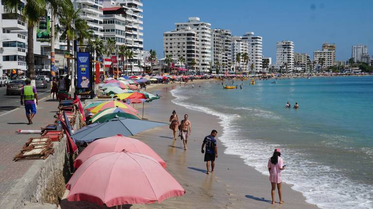 En la Costa, los destinos de playa en la provincia de Santa Elena -sobre todo Salinas- y el perfil costero antes de Manta (Manabí) se prevé que reciban la mayor cantidad de turistas durante este feriado.