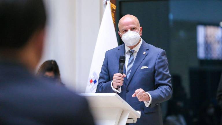 Alfredo Borrero revela los síntomas graves del sistema de salud de Ecuador