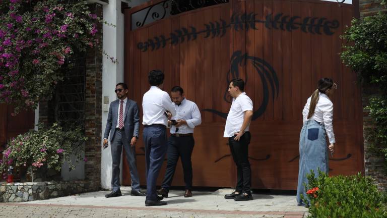 Miembros de la Policía Nacional ingresaron a una finca en vía a la Costa para detener a varias personas involucradas en narcotráfico y otros delitos.