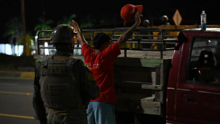 Toque de queda en Ecuador: hallan 1,6 toneladas de cocaína en operativo en Manta