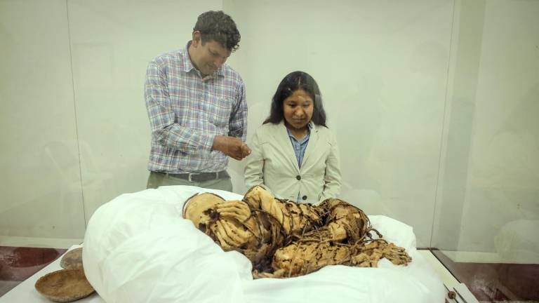 La momia de Cajamarquilla desvela su rostro, oculto por mil años en Perú