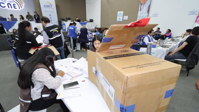 Archivo del conteo de votos en las elecciones presidenciales anticipadas de 2023 dentro del CNE.