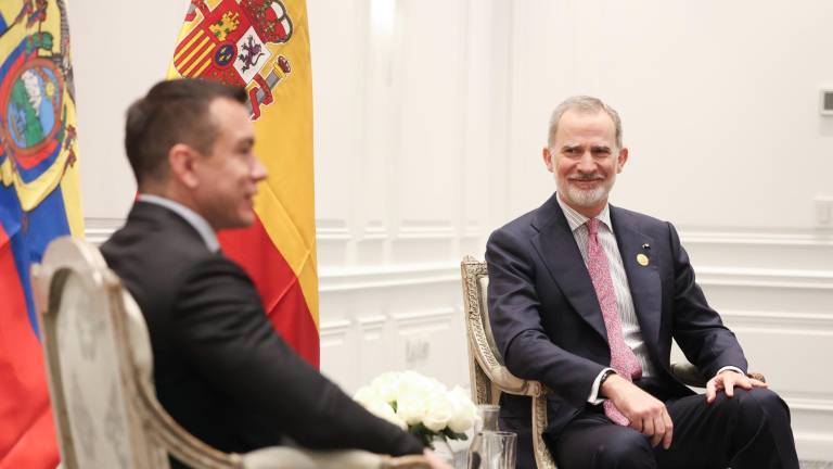 El rey de España, Felipe VI, se reunió este miércoles con el presidente de la República del Ecuador, Daniel Noboa (i), en Chile.
