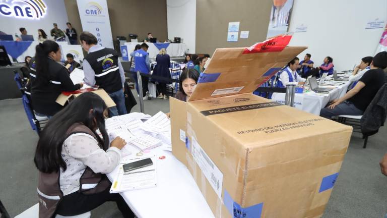 CNE habilita a dos personas para realizar encuestas sobre la Consulta Popular de 2024 y una para exit poll