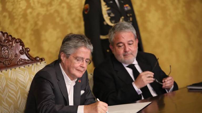 Luis Verdesoto renuncia como Secretario Anticorrupción en medio de investigaciones en el Gobierno