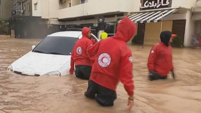 Imágenes apocalípticas en Libia: más de 2.400 muertos por las inundaciones y cadáveres por todas partes