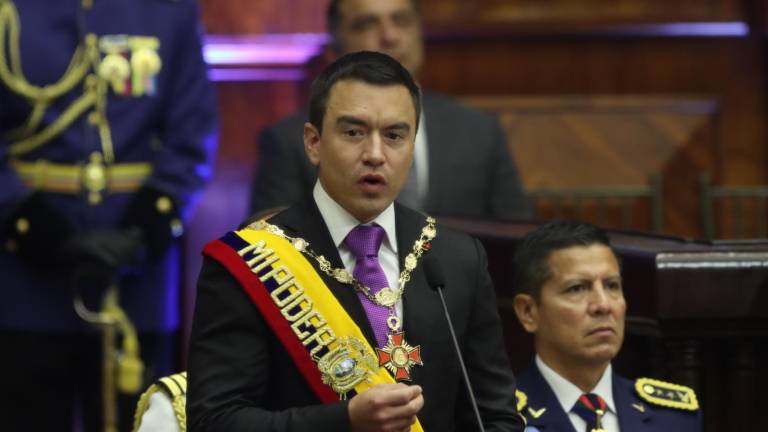 Daniel Noboa en el Palacio Legislativo diciendo su discurso.