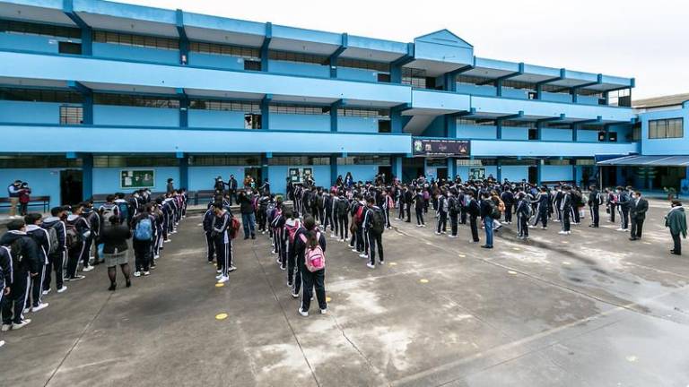 Aplazan regreso a clases por apagones, en instituciones fiscales del régimen Costa-Galápagos