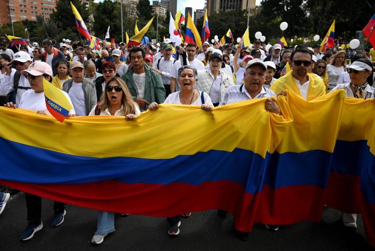 $!La llamada Marcha Silenciosa para mostrar apoyo a la salud de Miguel Uribe Turbay y pedir paz para Colombia, el 15 de junio de 2025.