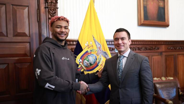 Noboa le entregó a Morales un reconocimiento simbólico.