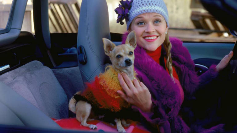 Reese Witherspoon rinde homenaje a &quot;Bruiser Woods&quot;