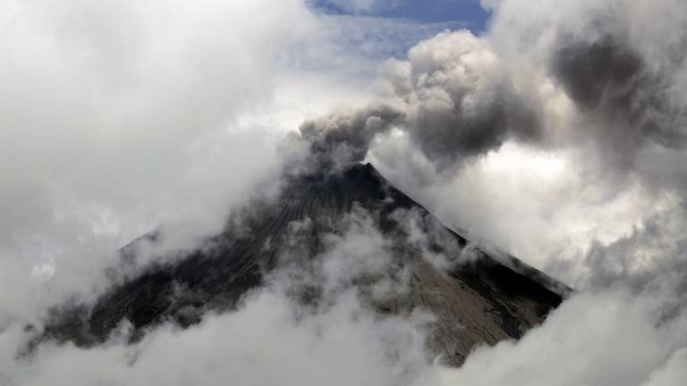 Volcán Tungurahua mantiene actividad &quot;moderada-alta&quot;