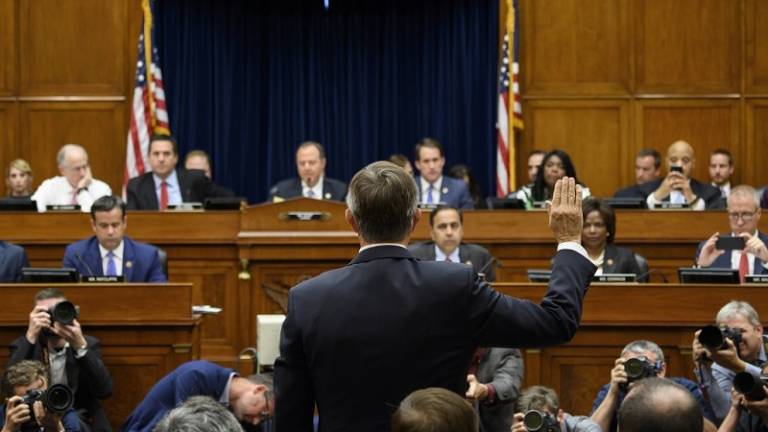 Desclasifican queja formal sobre interferencia de Trump