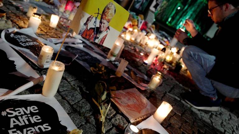 Muere el bebé británico Alfie Evans, en medio de una batalla legal