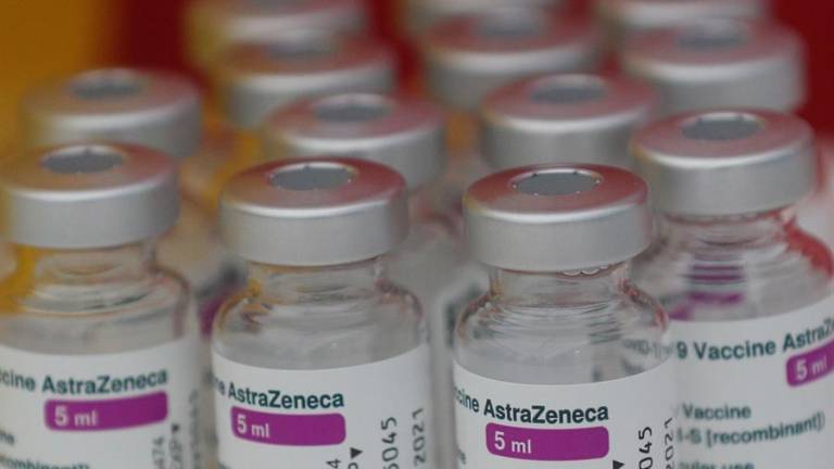 Las dudas con AstraZeneca siembran el miedo por la vacunación: ¿Ecuador podría anular la compra?