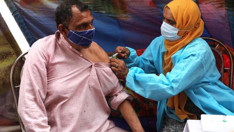Más de 2 mil personas fueron inoculadas con agua salina en campaña falsa de vacunación