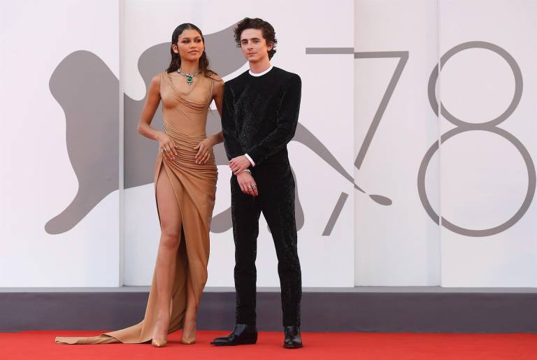 $!Zendaya y Timothée Chalamet posan durante el estreno de Dune en el Festival de Cine de Venecia.