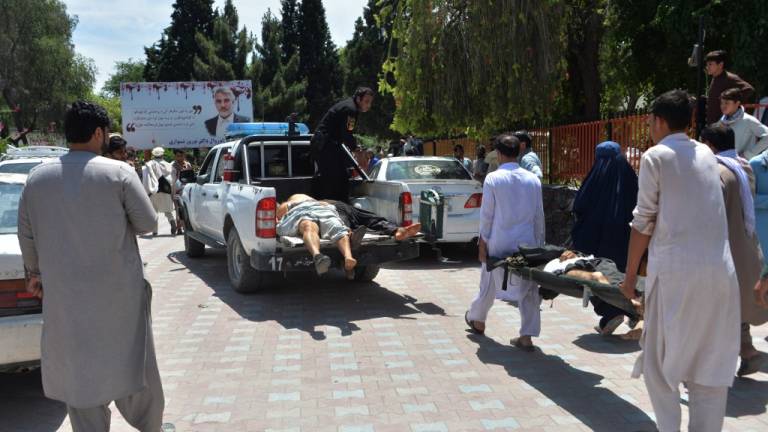 Ataque suicida en Afganistán dejó decenas de muertos y heridos