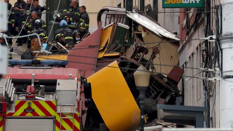 Funicular de Lisboa se descarrila en pleno barrio turístico: al menos 15 muertos y 18 heridos