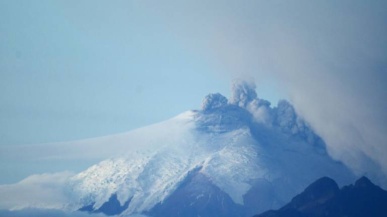 Proceso eruptivo del volcán Cotopaxi afecta al turismo