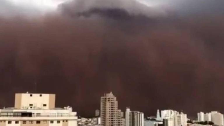 Vídeo: así fue la voraz e inusual nube de polvo que cubrió varias zonas de Brasil