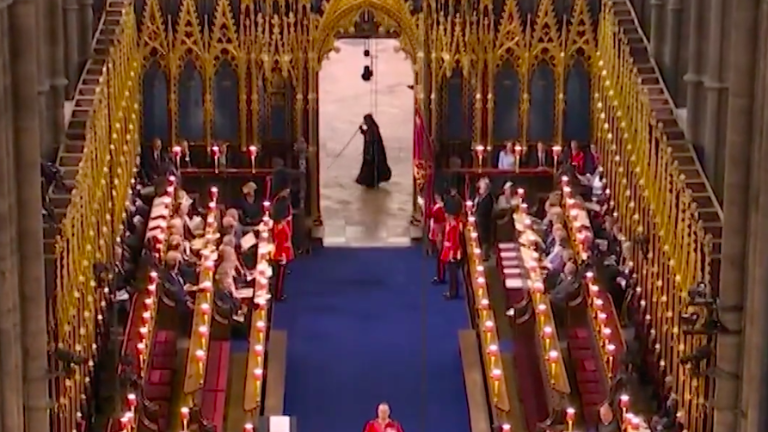 ¿Quién era el enigmático personaje que apareció en la coronación de Carlos III?