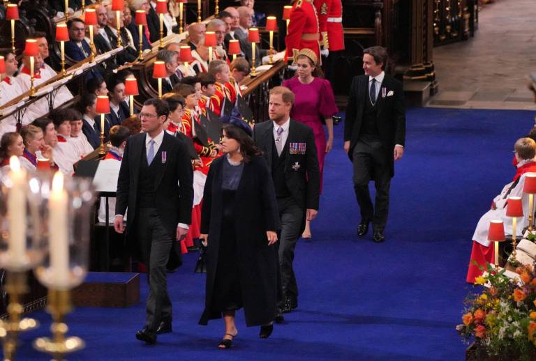 $!Princesa Eugenie y Jack Brooksbank, El príncipe Harry, Duque de Sussex y la princesa Beatrice y Edoardo Mapelli Mozzi en su llegada a la Abadia de Westminster, durante la coronación del Rey Carlos III de Gran Bretaña.