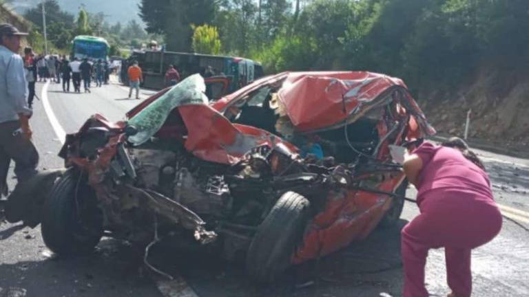 Tragedia en Guayllabamba: dos fallecidos y trece heridos en accidente de tránsito
