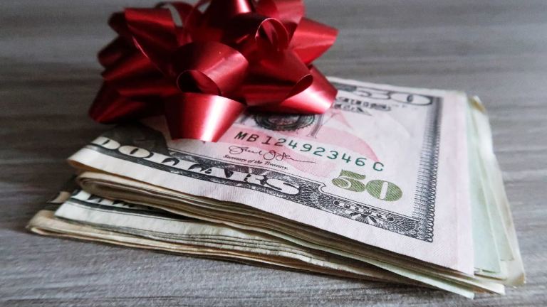 Así será el pago del décimo tercer sueldo 2025 para empleados públicos y privados en Ecuador