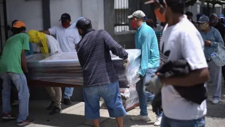 Aumento de fallecidos por COVID-19 en Guayaquil: se prohíben velaciones por fallecimientos relacionados al virus