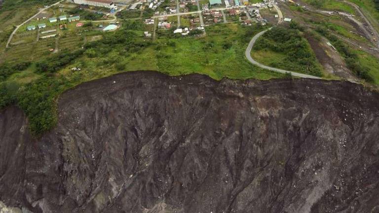 Vía Baeza – Lago Agrio continúa cerrada de manera indefinida; OCP suspende el bombeo de crudo