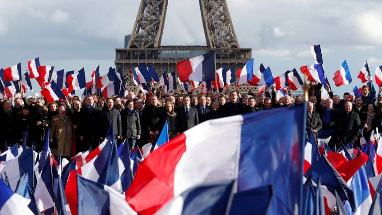 En Francia se aprobó ley que obliga a trabajadores sólo hablar en francés