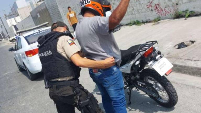 Policías asesinados y uno herido se reportaron en Guayaquil y Santo Domingo: en operativo de control y por sicariato
