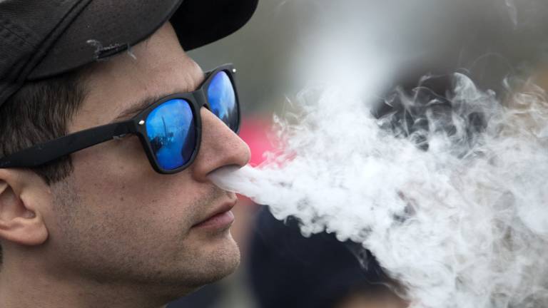 Estados Unidos elevó la edad mínima para fumar tabaco y cigarrillos electrónicos