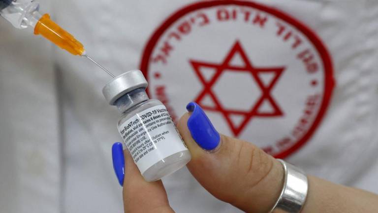 Alerta en Israel de que variante Delta puede resistir las vacunas, según experto