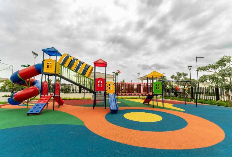 $!Para las familias con niños, los parques y áreas de juegos son esenciales. Casalaguna ofrece amplias áreas para los más pequeños.
