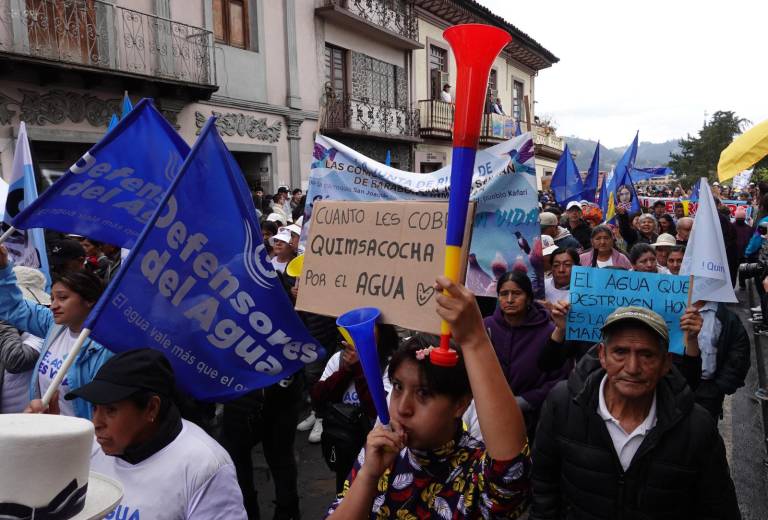 $!Foto de Marcha Nacional por el Agua para frenar el proyecto minero Loma Larga, en Cuenca.