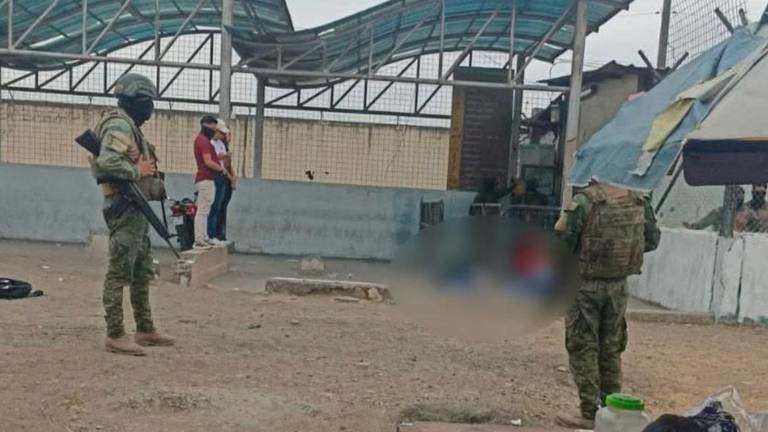 Lo que se sabe de la balacera mortal afuera de la cárcel de mujeres de Guayaquil: sicario estaba disfrazado de enfermero