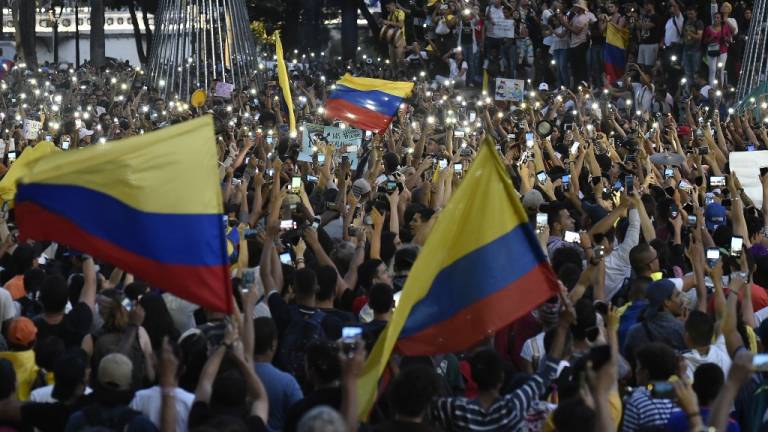 Duque convoca a diálogo nacional tras paro en Colombia