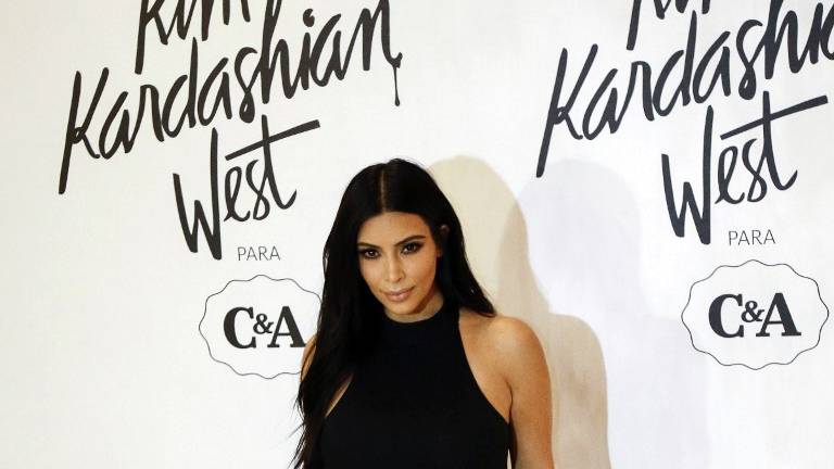 Kim Kardashian lanza colección de ropa a su estilo en Brasil