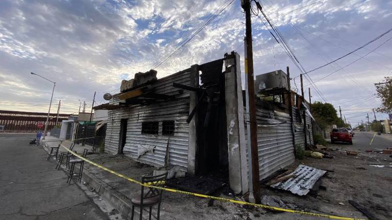 El bar La Tremenda Cosa fue incendiado por una persona que fue expulsada por faltar el respeto a varias mujeres.