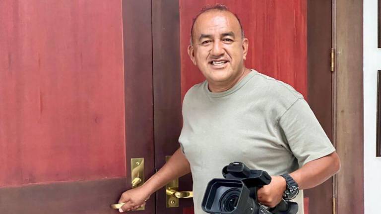 José Delgado es un periodista especializado en crónica roja e historias urbanas. Su acercamiento a los sectores populares ha generado aprecio del público.
