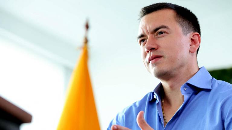 Fotografía difundida por la oficina de prensa de la presidencia de Ecuador que muestra al presidente Daniel Noboa durante una entrevista con la BBC en Guayaquil, Ecuador.