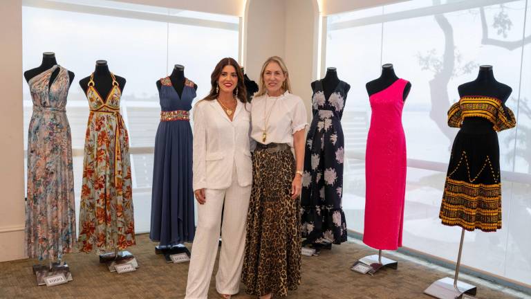 Teresa Valencia celebra 25 años de trabajo en la moda con un desfile benéfico