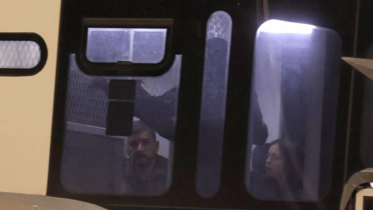 Salida del bus con los detenidos luego de la audiencia de juzgamiento en el Caso Goleada en las afueras del Complejo Judicial Norte.