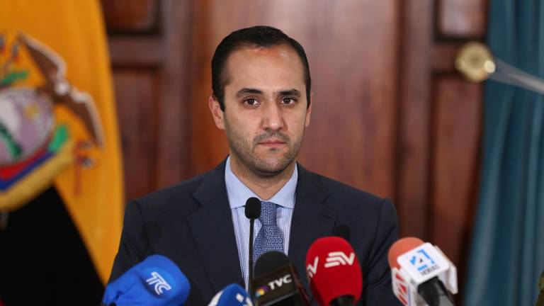 El ministro de Relaciones Exteriores de Ecuador, Juan Carlos Holguín, en una rueda de prensa en la Cancillería de Ecuador en Quito.
