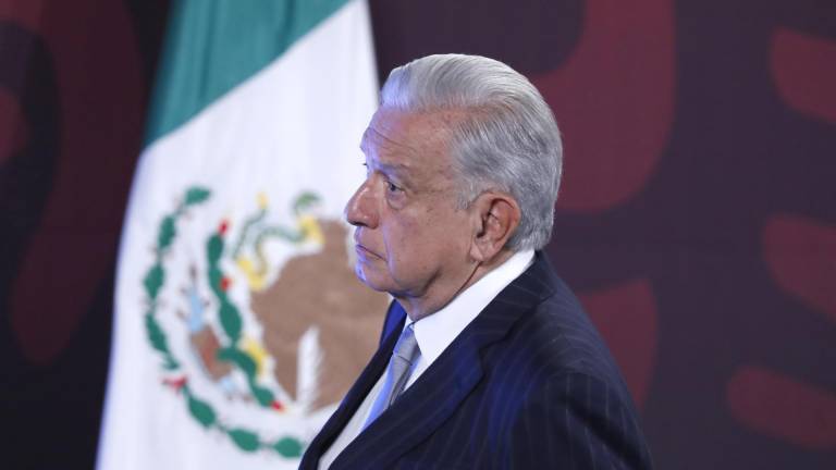 El presidente de México Andrés Manuel López Obrador, participa este martes durante su conferencia matutina en Palacio Nacional, de la Ciudad de México (México).